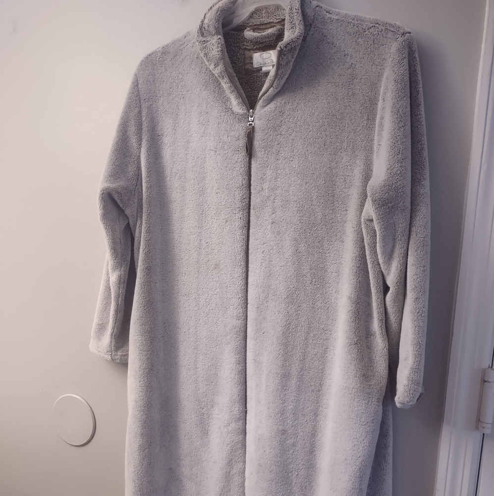 Oscar de la Renta grey